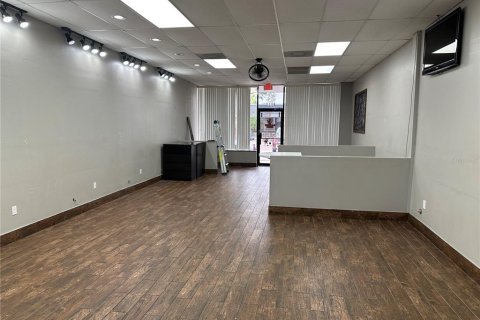 Propiedad comercial en alquiler en Valrico, Florida, 124.77 m2 № 1521014 - foto 6