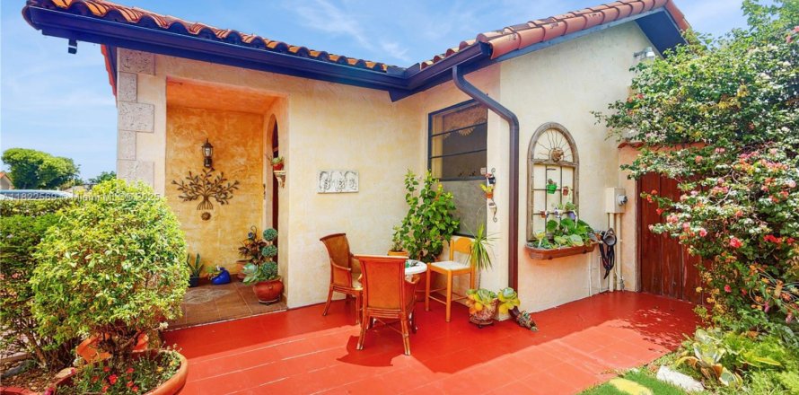 Таунхаус в Майами, Флорида 3 спальни, 124.49м2 № 2012320