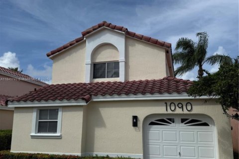 House in Dania Beach, Florida 3 bedrooms, 115.01 sq.m. № 1842572 - photo 1