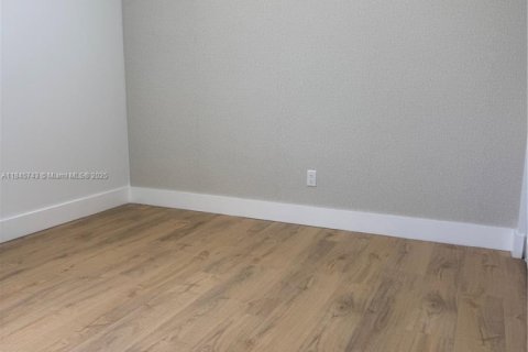 House in Dania Beach, Florida 3 bedrooms, 115.01 sq.m. № 1842572 - photo 25