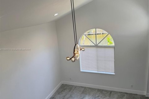 House in Dania Beach, Florida 3 bedrooms, 115.01 sq.m. № 1842572 - photo 7