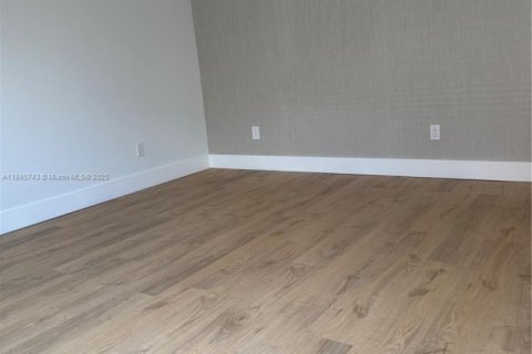 House in Dania Beach, Florida 3 bedrooms, 115.01 sq.m. № 1842572 - photo 16