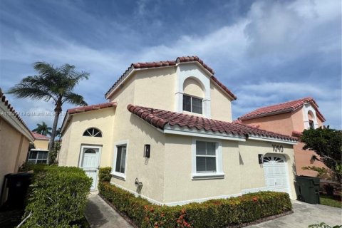 House in Dania Beach, Florida 3 bedrooms, 115.01 sq.m. № 1842572 - photo 3