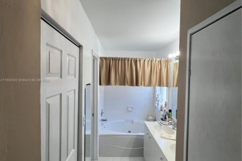 Casa en venta en Miami, Florida, 3 dormitorios, 118.26 m2 № 1375800 - foto 14