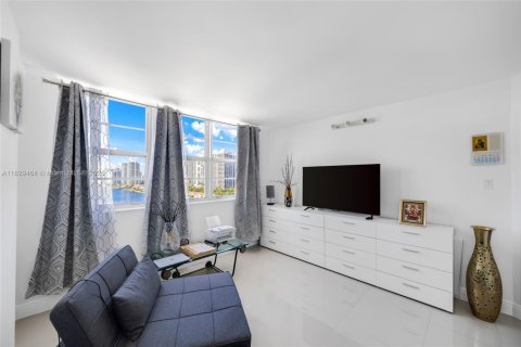 Condominio en venta en Hallandale Beach, Florida, 2 dormitorios, 106.37 m2 № 2076939 - foto 21