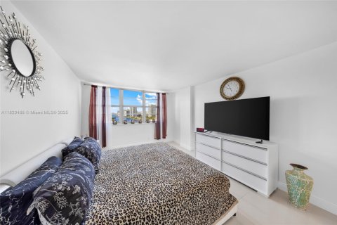 Condominio en venta en Hallandale Beach, Florida, 2 dormitorios, 106.37 m2 № 2076939 - foto 17
