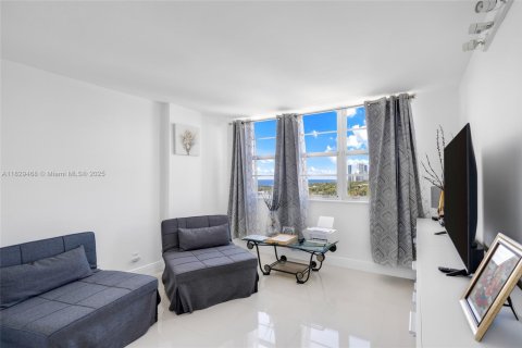 Condominio en venta en Hallandale Beach, Florida, 2 dormitorios, 106.37 m2 № 2076939 - foto 20