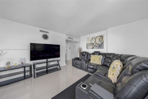 Condominio en venta en Hallandale Beach, Florida, 2 dormitorios, 106.37 m2 № 2076939 - foto 8