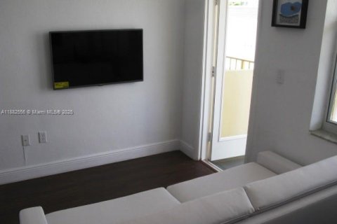 Copropriété à louer à Miami Beach, Floride: 1 chambre, 37.16 m2 № 1932238 - photo 2