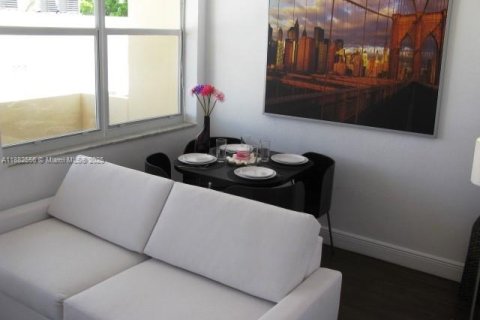 Copropriété à louer à Miami Beach, Floride: 1 chambre, 37.16 m2 № 1932238 - photo 1