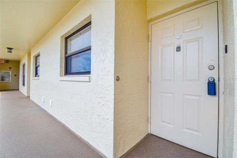 Condo in Clearwater, Florida, 2 bedrooms  № 1871116 - photo 5