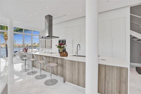 Adosado en venta en Aventura, Florida, 4 dormitorios, 357.58 m2 № 2011190 - foto 7