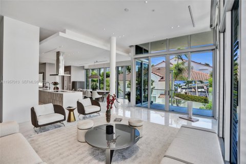 Adosado en venta en Aventura, Florida, 4 dormitorios, 357.58 m2 № 2011190 - foto 4
