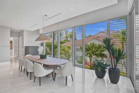 Adosado en venta en Aventura, Florida, 4 dormitorios, 357.58 m2 № 2011190 - foto 14