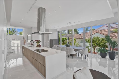 Adosado en venta en Aventura, Florida, 4 dormitorios, 357.58 m2 № 2011190 - foto 8