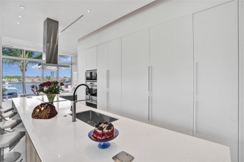 Adosado en venta en Aventura, Florida, 4 dormitorios, 357.58 m2 № 2011190 - foto 11