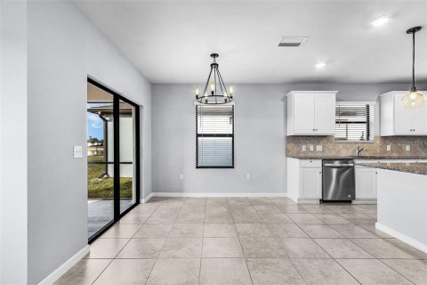 Villa ou maison à louer à North Fort Myers, Floride: 4 chambres, 171.87 m2 № 2101527 - photo 4