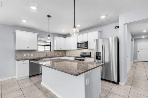 Villa ou maison à louer à North Fort Myers, Floride: 4 chambres, 171.87 m2 № 2101527 - photo 2