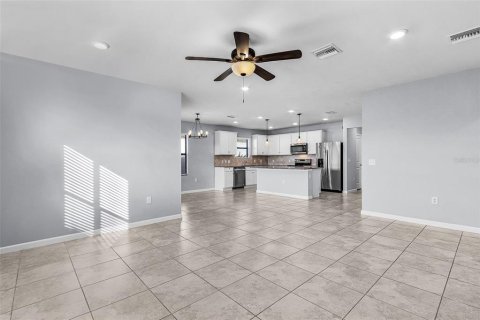 Villa ou maison à louer à North Fort Myers, Floride: 4 chambres, 171.87 m2 № 2101527 - photo 6