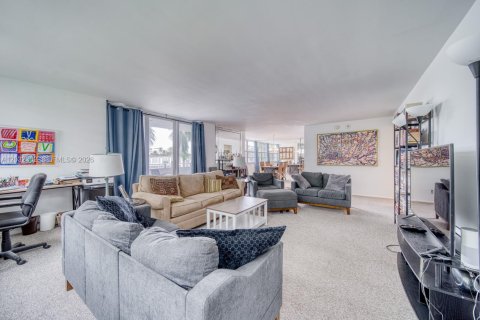 Condo in Fort Lauderdale, Florida, 2 bedrooms  № 2244226 - photo 28