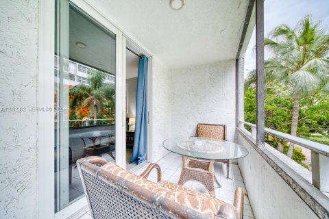 Condo in Fort Lauderdale, Florida, 2 bedrooms  № 2244226 - photo 7