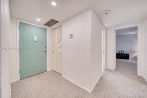 Condo in Fort Lauderdale, Florida, 2 bedrooms  № 2244226 - photo 12