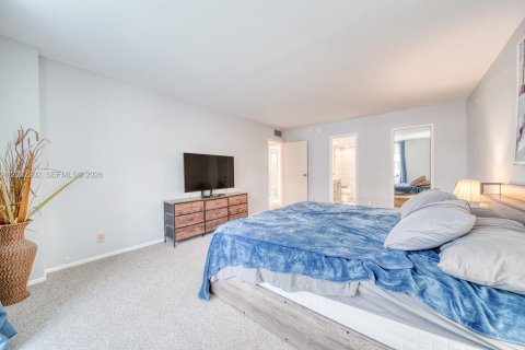 Condo in Fort Lauderdale, Florida, 2 bedrooms  № 2244226 - photo 5