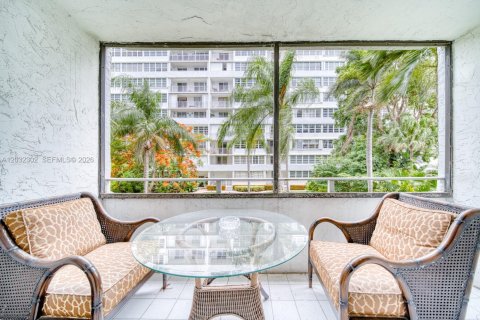 Condo in Fort Lauderdale, Florida, 2 bedrooms  № 2244226 - photo 6