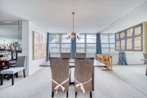 Condo in Fort Lauderdale, Florida, 2 bedrooms  № 2244226 - photo 25
