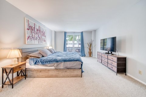 Condo in Fort Lauderdale, Florida, 2 bedrooms  № 2244226 - photo 4