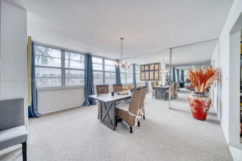 Condo in Fort Lauderdale, Florida, 2 bedrooms  № 2244226 - photo 19