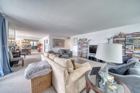 Condo in Fort Lauderdale, Florida, 2 bedrooms  № 2244226 - photo 29