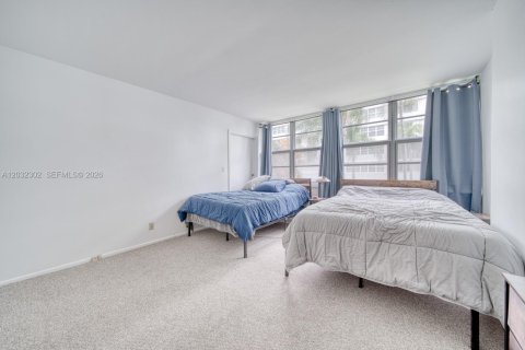 Condo in Fort Lauderdale, Florida, 2 bedrooms  № 2244226 - photo 16