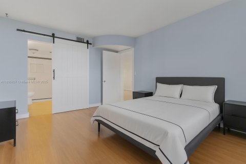 Condo in Pembroke Pines, Florida, 2 bedrooms  № 1818622 - photo 8