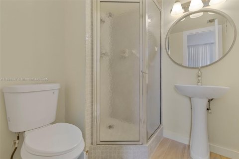 Condo in Pembroke Pines, Florida, 2 bedrooms  № 1818622 - photo 11