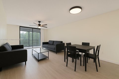 Condo in Pembroke Pines, Florida, 2 bedrooms  № 1818622 - photo 6
