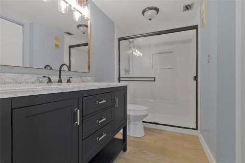 Condo in Pembroke Pines, Florida, 2 bedrooms  № 1818622 - photo 10