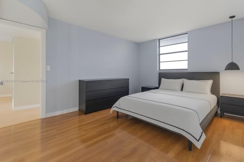 Condo in Pembroke Pines, Florida, 2 bedrooms  № 1818622 - photo 9
