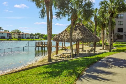Condo in Pembroke Pines, Florida, 2 bedrooms  № 1818622 - photo 21