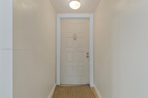 Condo in Pembroke Pines, Florida, 2 bedrooms  № 1818622 - photo 4