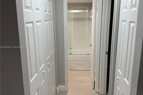 Снять в аренду кондоминиум в Пемброк-Пайнс, Флорида 2 спальни, 83.61м2, № 1989126 - фото 6