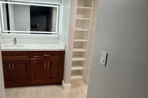 Снять в аренду кондоминиум в Пемброк-Пайнс, Флорида 2 спальни, 83.61м2, № 1989126 - фото 9