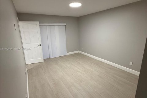 Снять в аренду кондоминиум в Пемброк-Пайнс, Флорида 2 спальни, 83.61м2, № 1989126 - фото 4