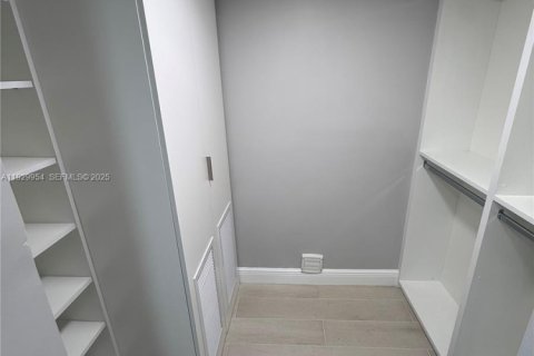 Снять в аренду кондоминиум в Пемброк-Пайнс, Флорида 2 спальни, 83.61м2, № 1989126 - фото 10