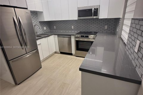 Снять в аренду кондоминиум в Пемброк-Пайнс, Флорида 2 спальни, 83.61м2, № 1989126 - фото 2