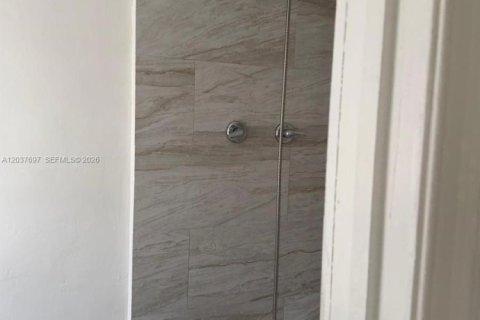 Снять в аренду виллу или дом в Холливуд, Флорида 1 спальня, 69.12м2, № 2154273 - фото 5