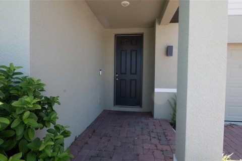 Villa ou maison à vendre à Poinciana, Floride: 4 chambres, 252.14 m2 № 2389128 - photo 2