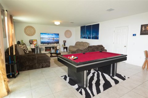 Villa ou maison à vendre à Poinciana, Floride: 4 chambres, 252.14 m2 № 2389128 - photo 4