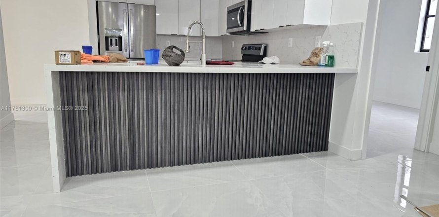 Condo in Miami Beach, Florida, 2 bedrooms  № 1868639
