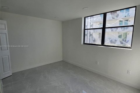 Condo in Miami Beach, Florida, 2 bedrooms  № 1868639 - photo 6